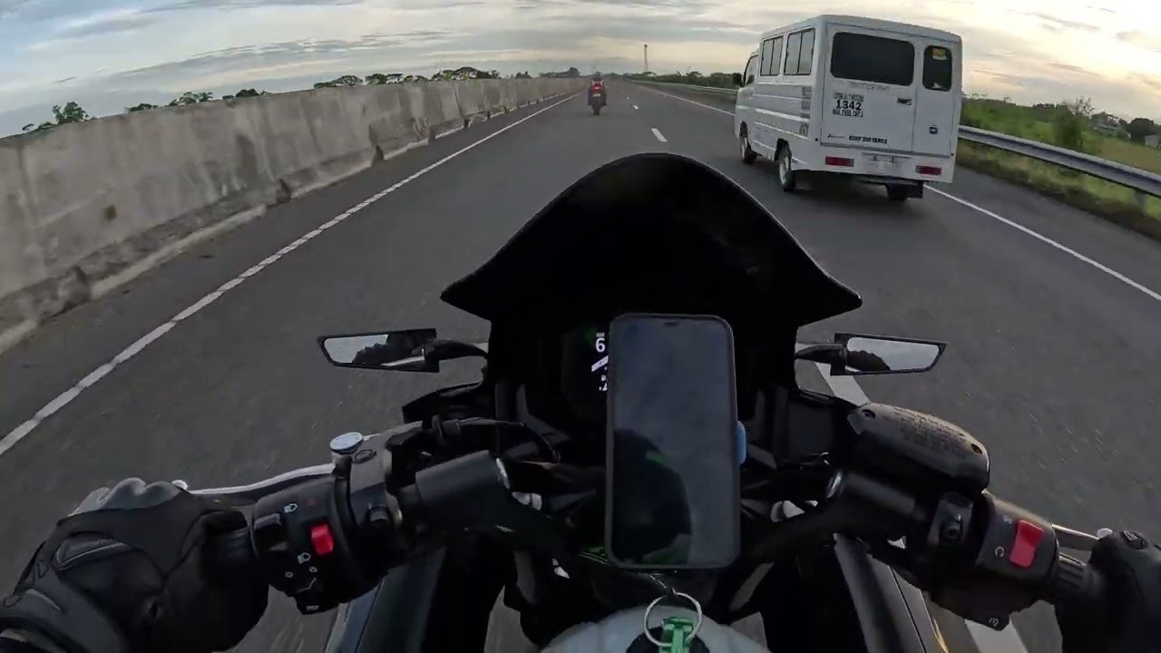 Ninja 650 chasing a GSX-R750 on a wide open highway — nice speed, clean lines