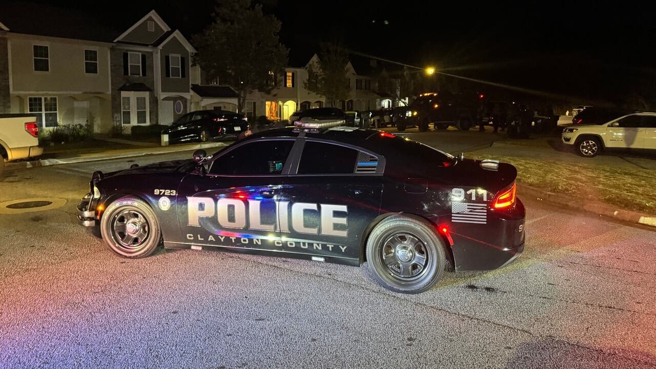 Barricaded gunman arrested after shooting at officers in Clayton County