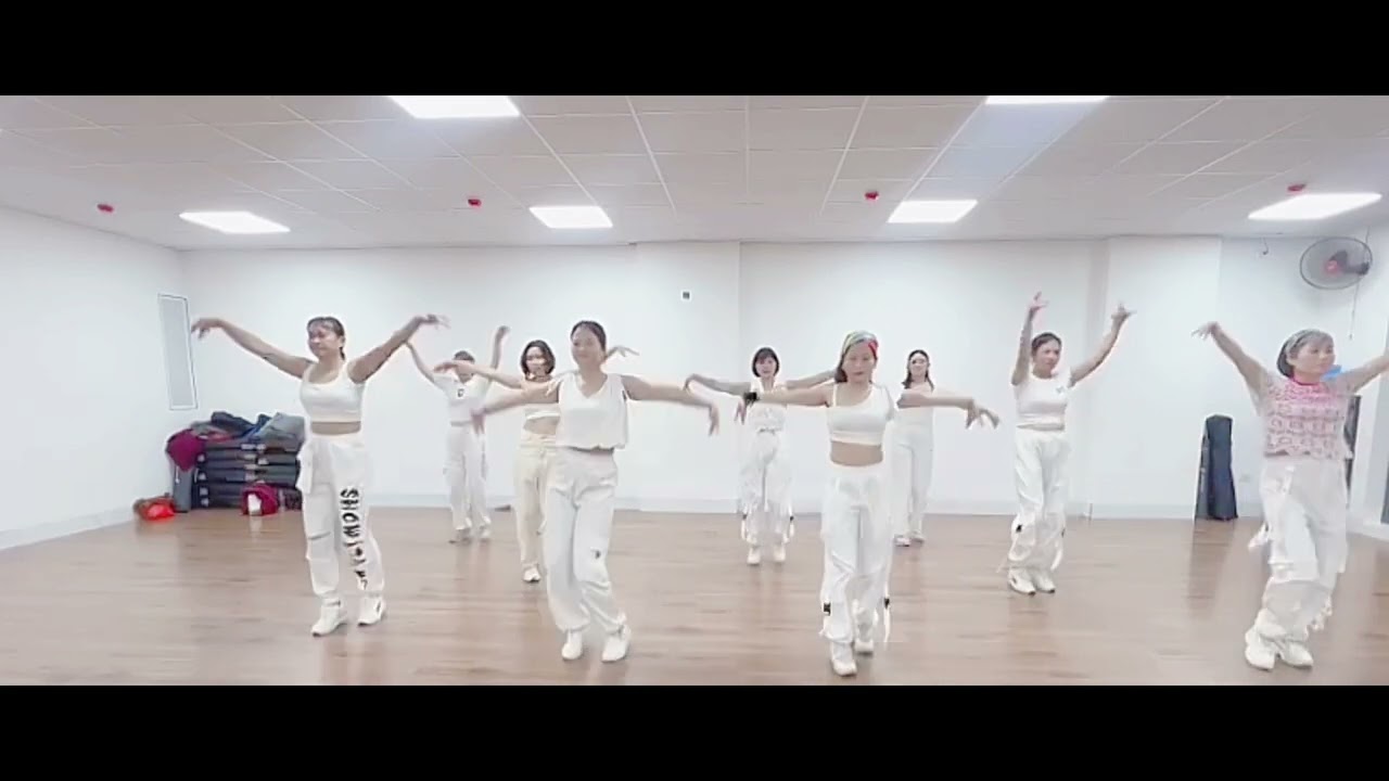 _zumba: Dancing in the moonlight_bachata_Legend Fitness with Shanu