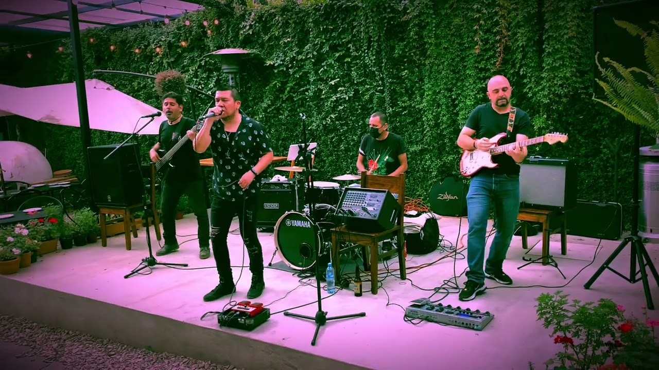 Los Wonderfools- Maneater ( Hall & Oates Cover )