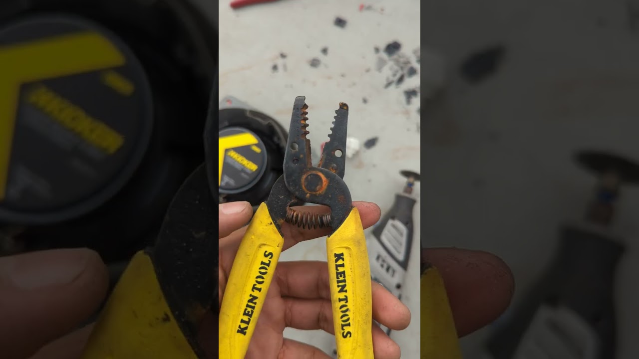 Replacing Rear Speakers on a 1997 Toyota Crown JZS151