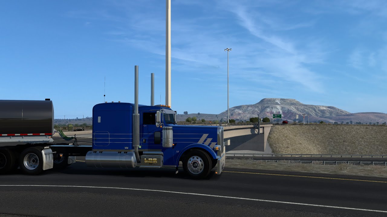 ATS Rollin 389 flattop hauling raw milk from dairy farm to milk plant