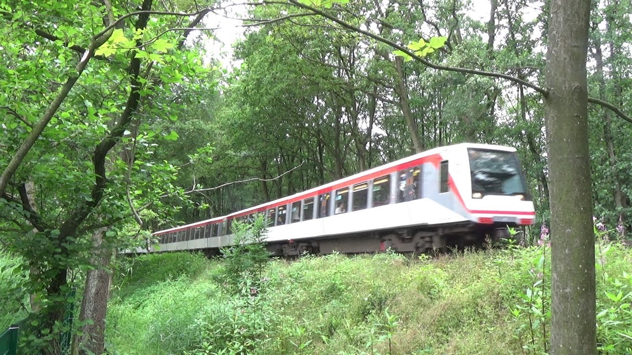 U-Bahn Hamburg: U 1 zwischen Buchenkamp und Ahrensburg West