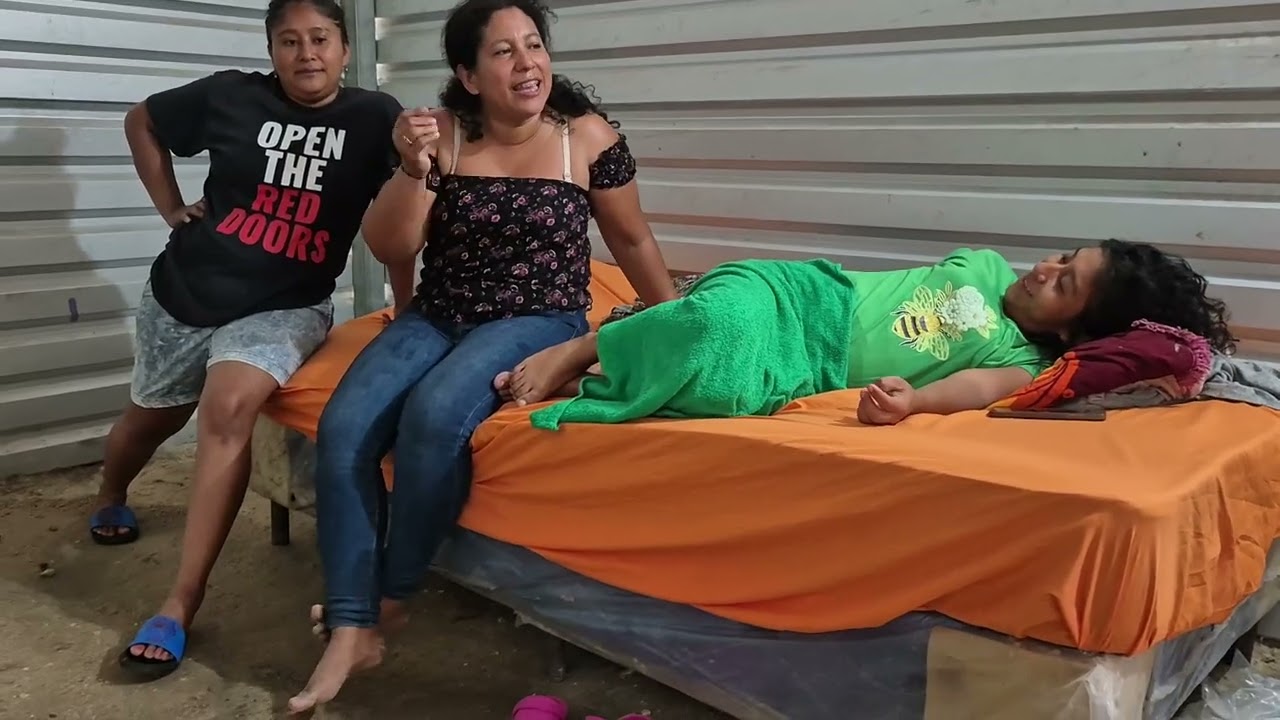 DOÑA VICKY ya no aguanta pide hombr3 a grit0s🤬 KARINA la regaño