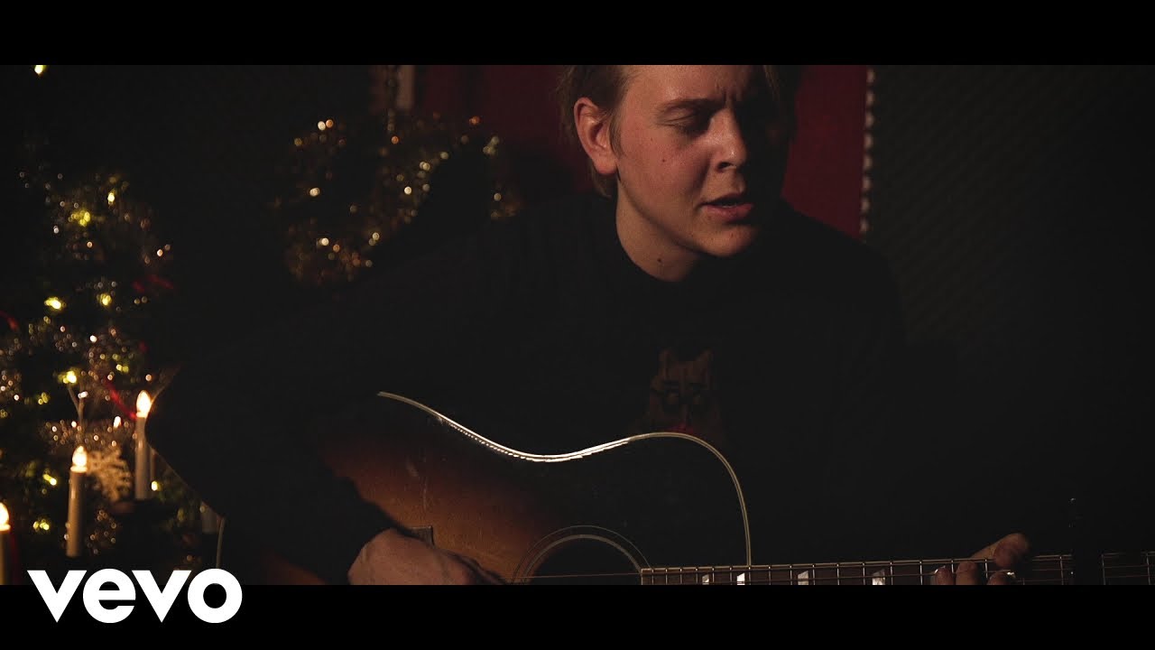 Emil Assergård - Solglasögon i december