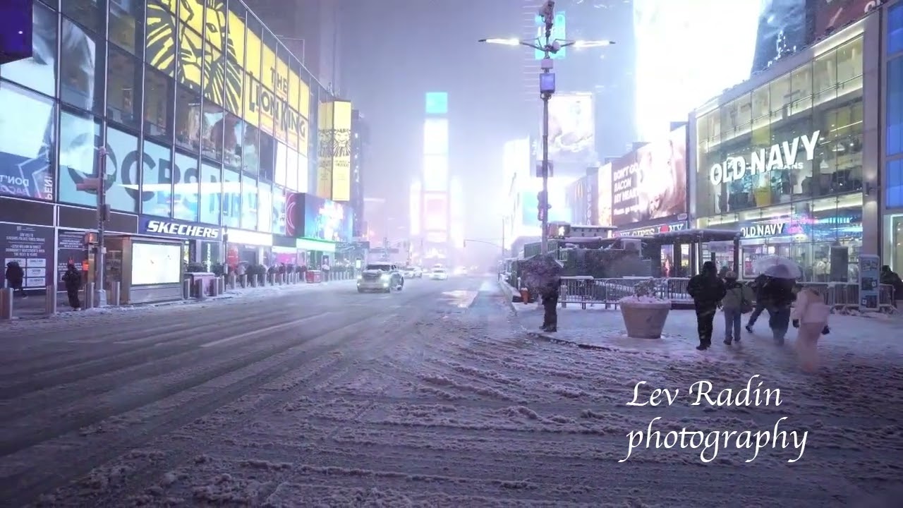 Heavy snowstorm hits New York City