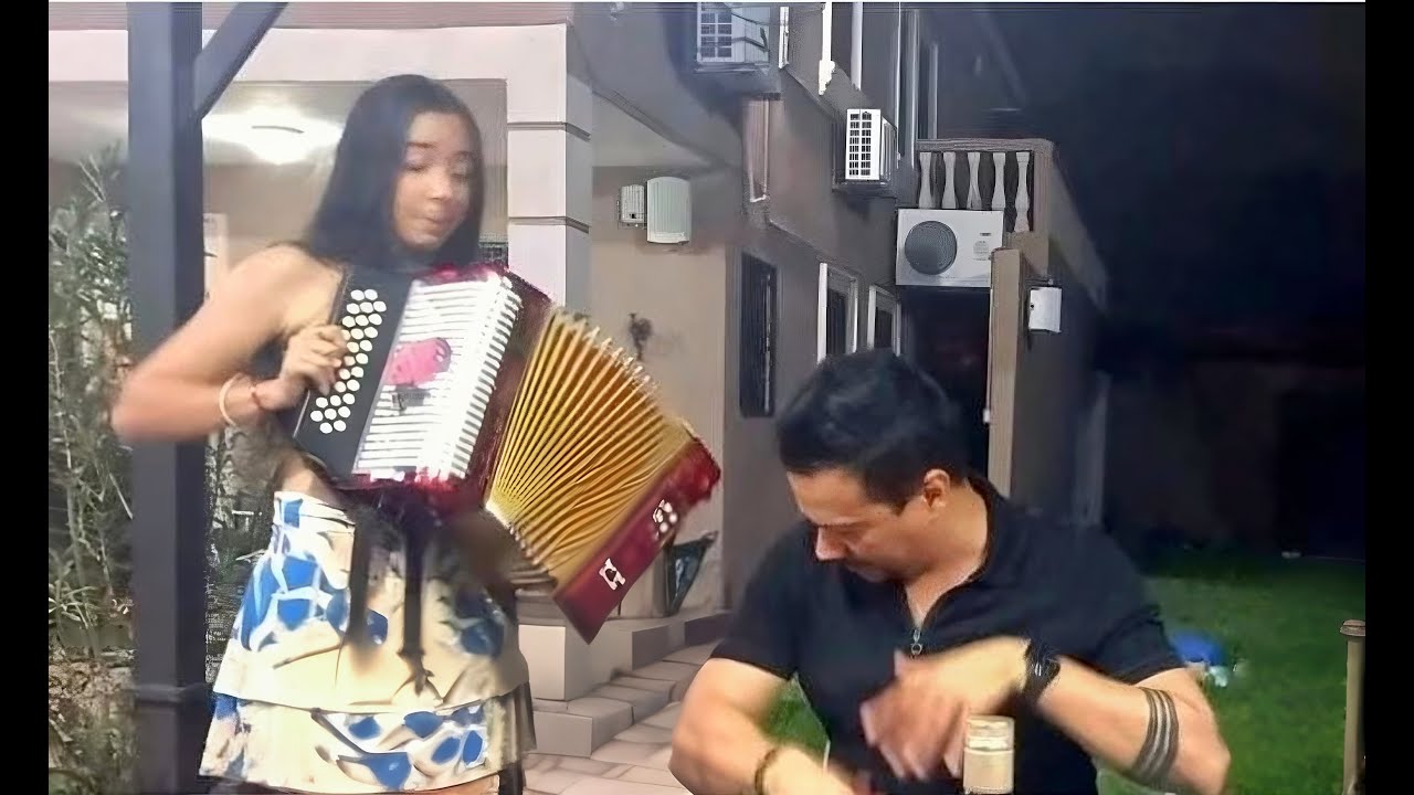 parranda vallenata con isabel sofia picon tocando acordeon en monterrey mexico