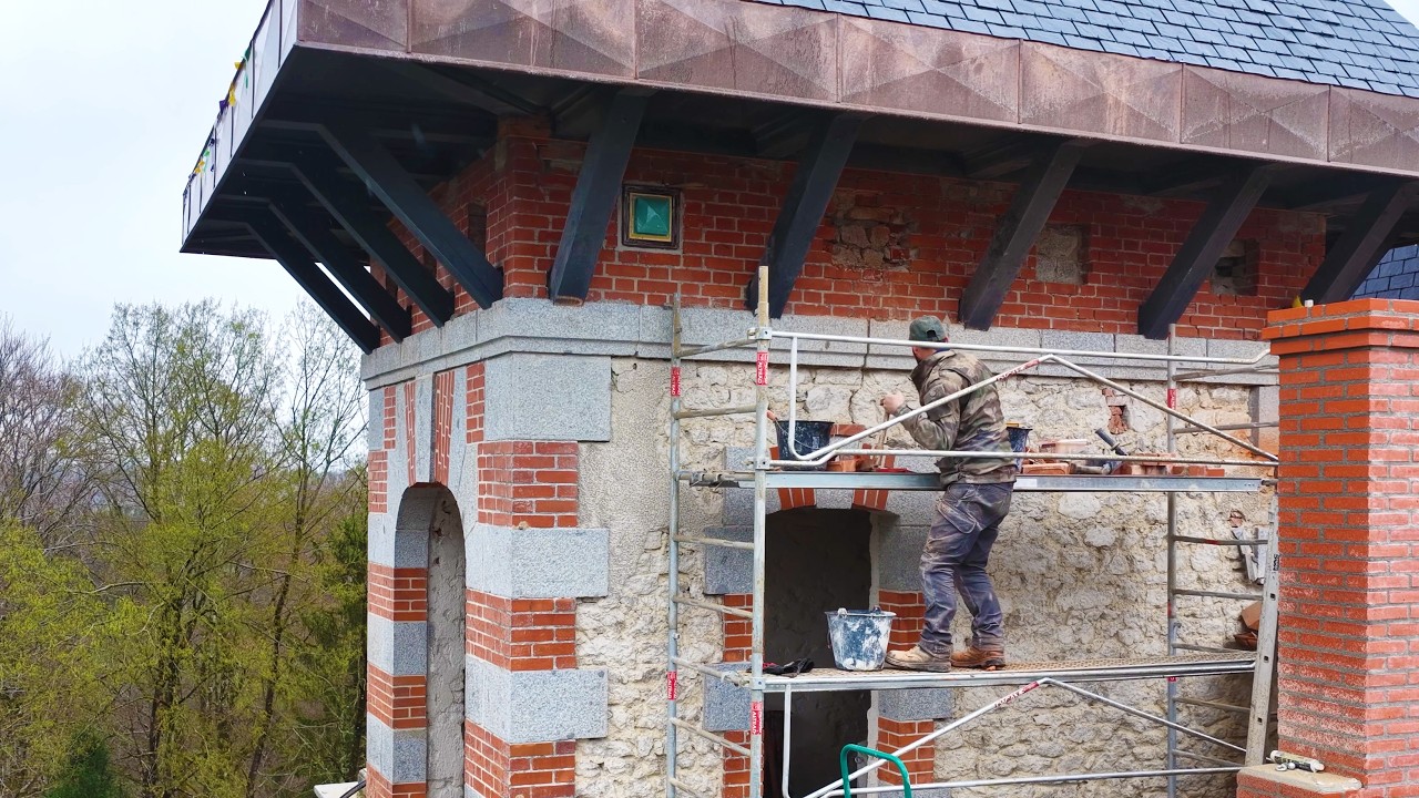 Тот, что с драгоценностями.