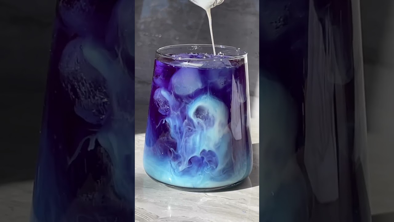 Butterfly Pea Flower Tea Latte 👻💙 - recipe on instagram @ohhtea_ #tea #butterflypeaflower #milktea