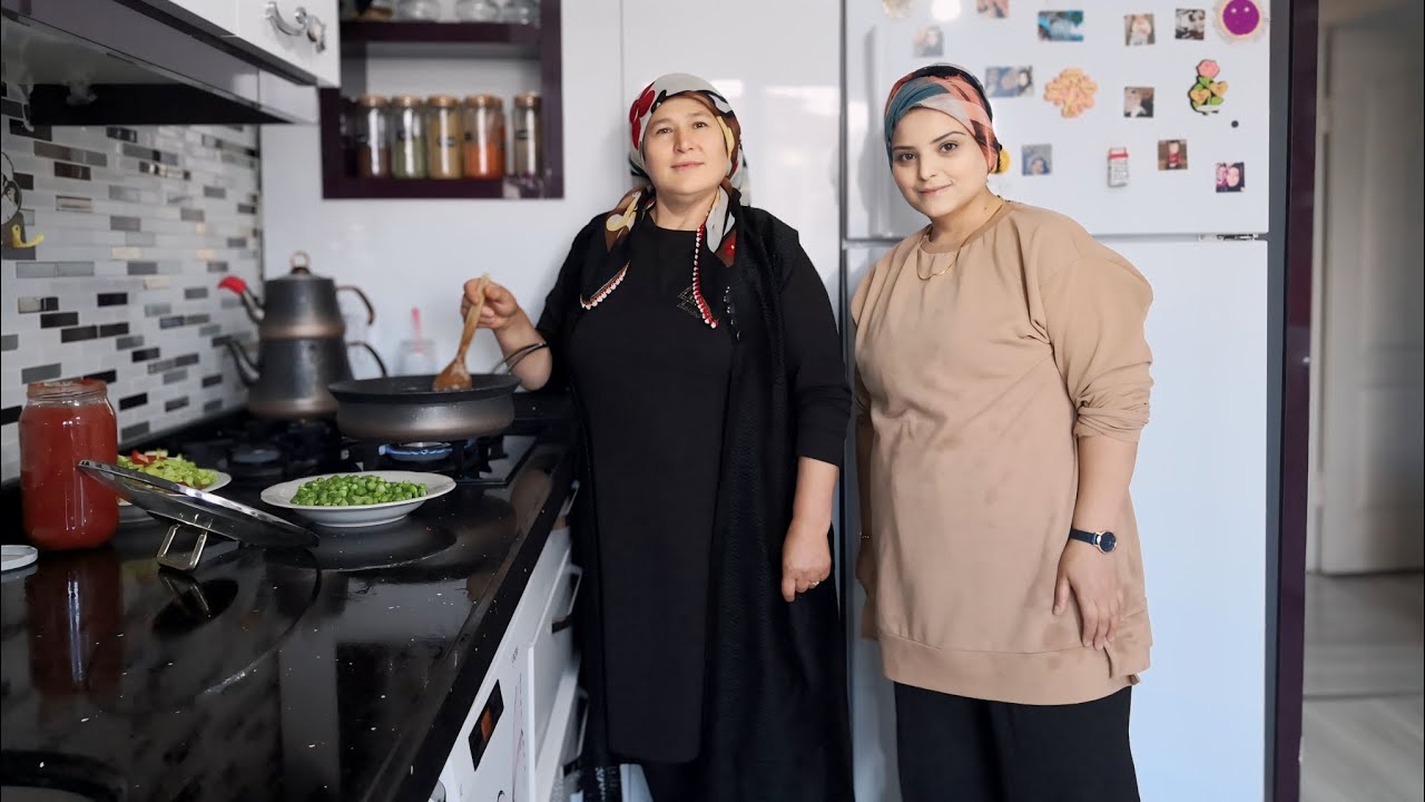 Misafirimizle sohbet eşliğinde yemek yaptık