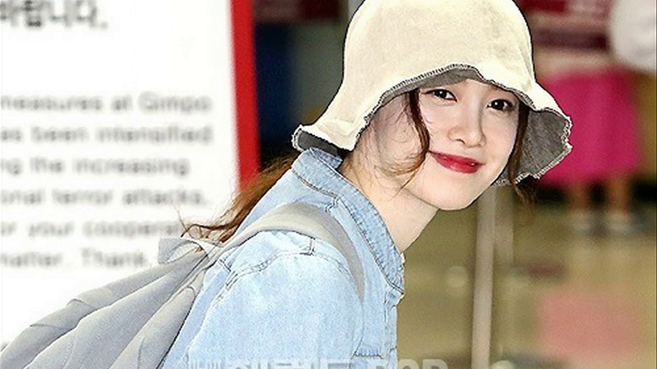 13.07.17 Goo Hye Sun @ Gimpo Airport heading to Jeju