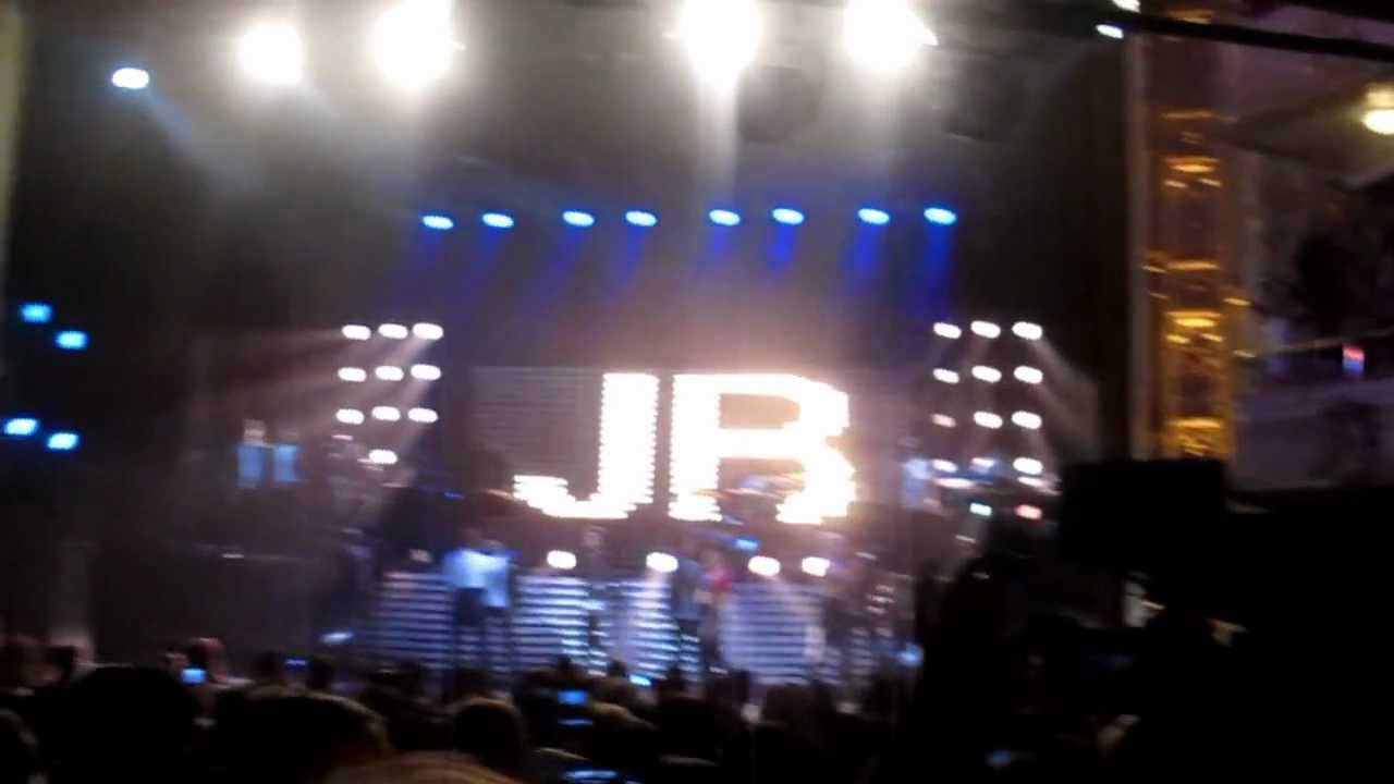 Justin Bieber performing As Long As You Love Me at Apollo theatre private concert
