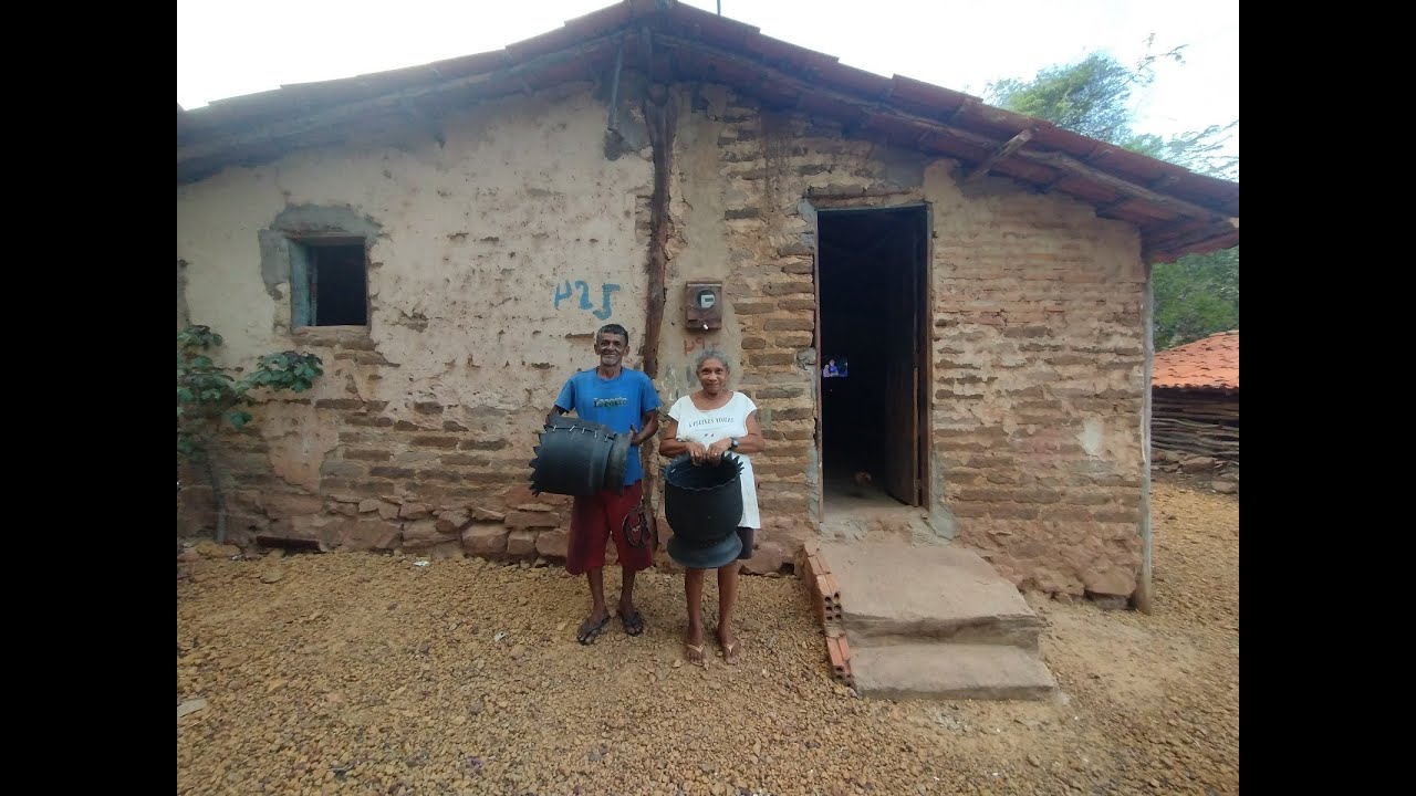CASAL MUITO SIMPLES NOS MOSTRA DE COMO ESTA A CASA