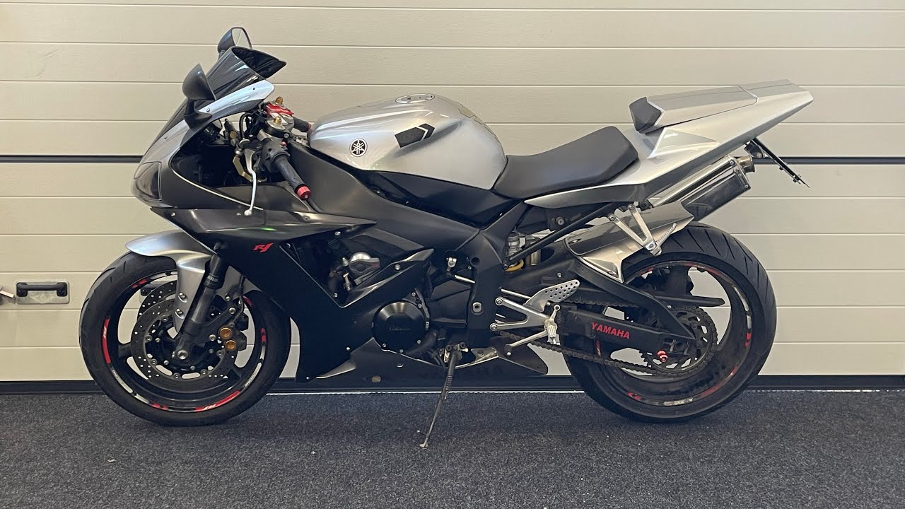 Yamaha YZF-R1 2003 Yoshimura exhaust walkaround and cold start