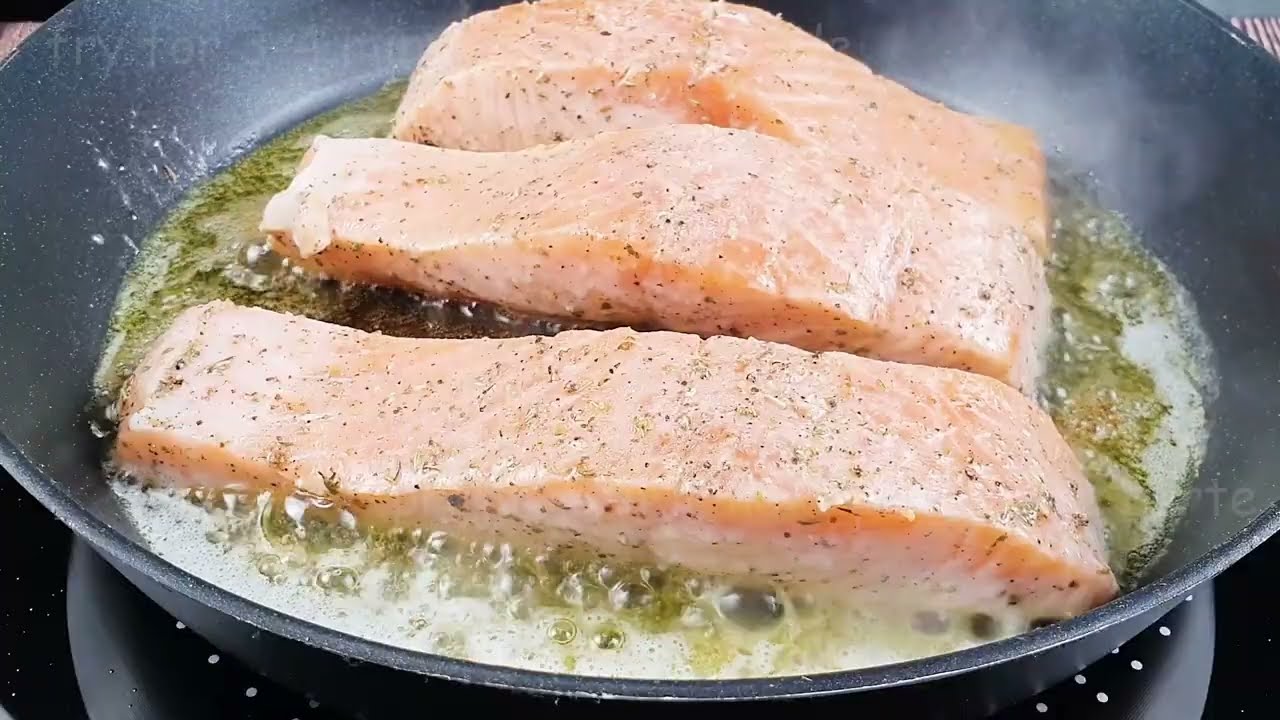 Rețetă de Somon cu Sos Alb | Cum să gătiți un delicios somon cu ciuperci și sos cremos