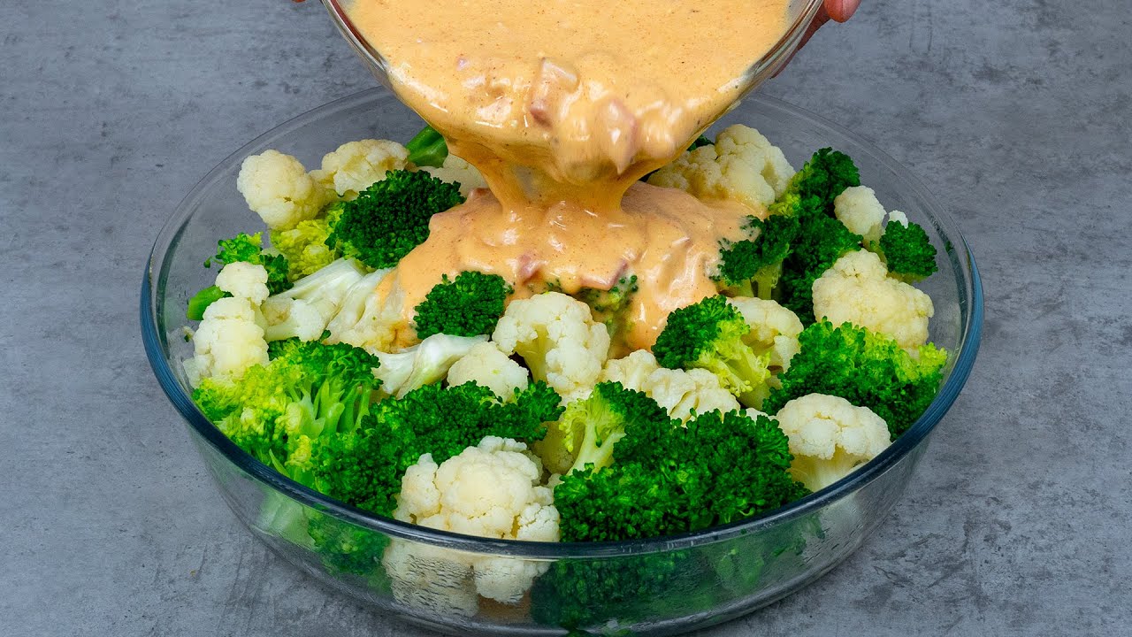 Recette super savoureuse au brocoli et chou-fleur. Essayez cette sauce au yaourt!