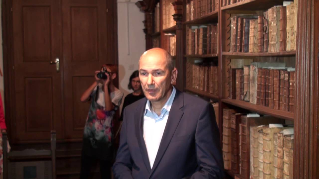 Janez Janša krški knjižnici predal knjigo Slave vojvodine Kranjske, 16.9.2016