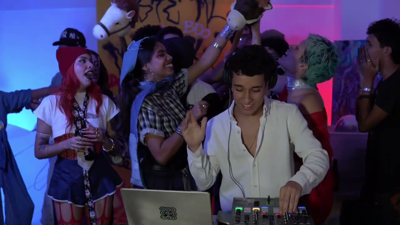 BATALLA DE OUTFITS – DJ SET