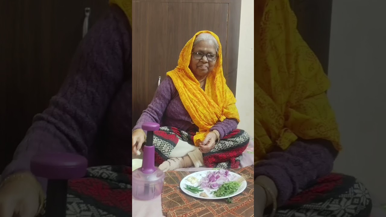 Mummy ke hath ke garma garam aalu paraathe #recipe #yummy #food #cooking #sanjiv Kapoor 