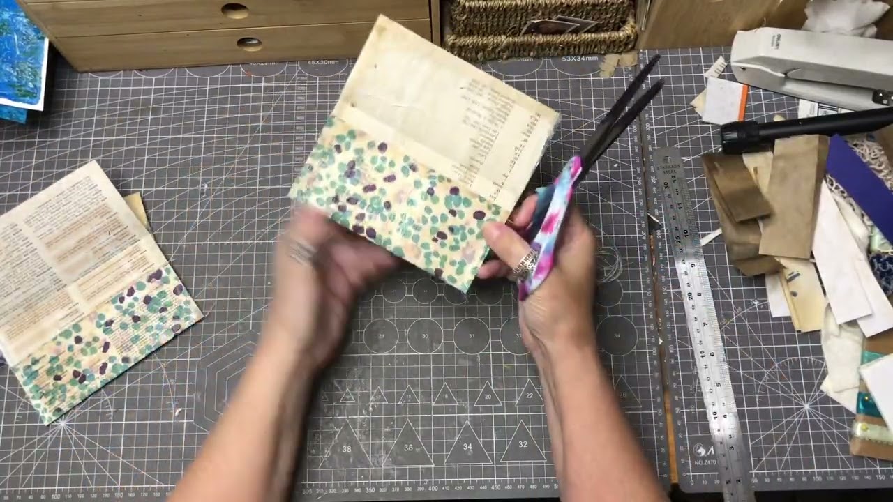 Конверты с обклеенной салфеткой страницы книги