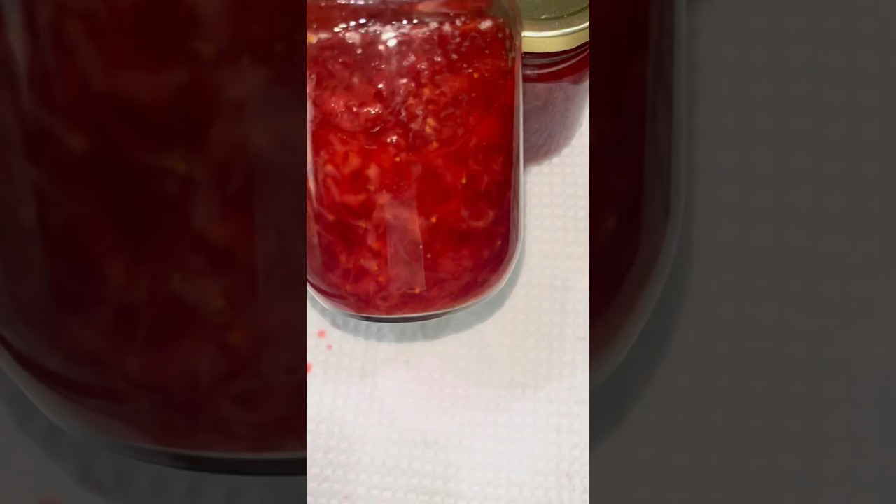 Making strawberry jam 😋 #food #homemade #strawberryjam #inthekitchen