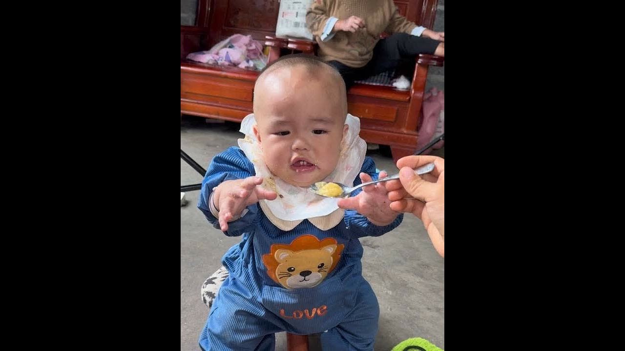 妹妹难得来我家一次，我直播也感觉不到无聊，每天都好开心，准备烤肉招待她。家里的煤气已经用完了，老公又换了四罐总共是480块钱，你们那里罐煤气多少钱呢？把泽泽的一点小日常都剪进来了，吃饱喝足就是玩，小