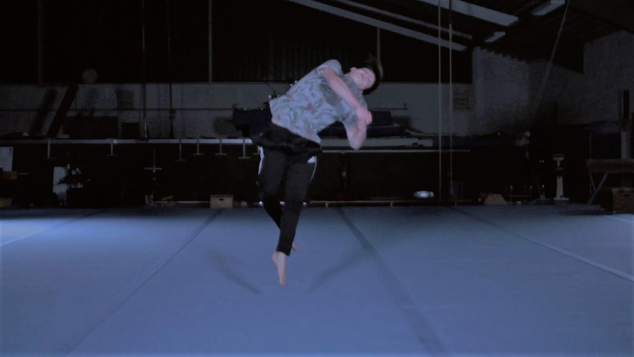 Standing Full Twist [Slow Motion Samples]