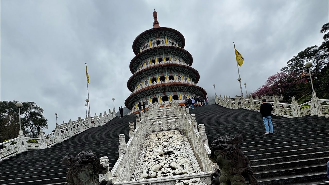 LaMeowMeow is live! #viral #taiwan #temple #無極天元宮