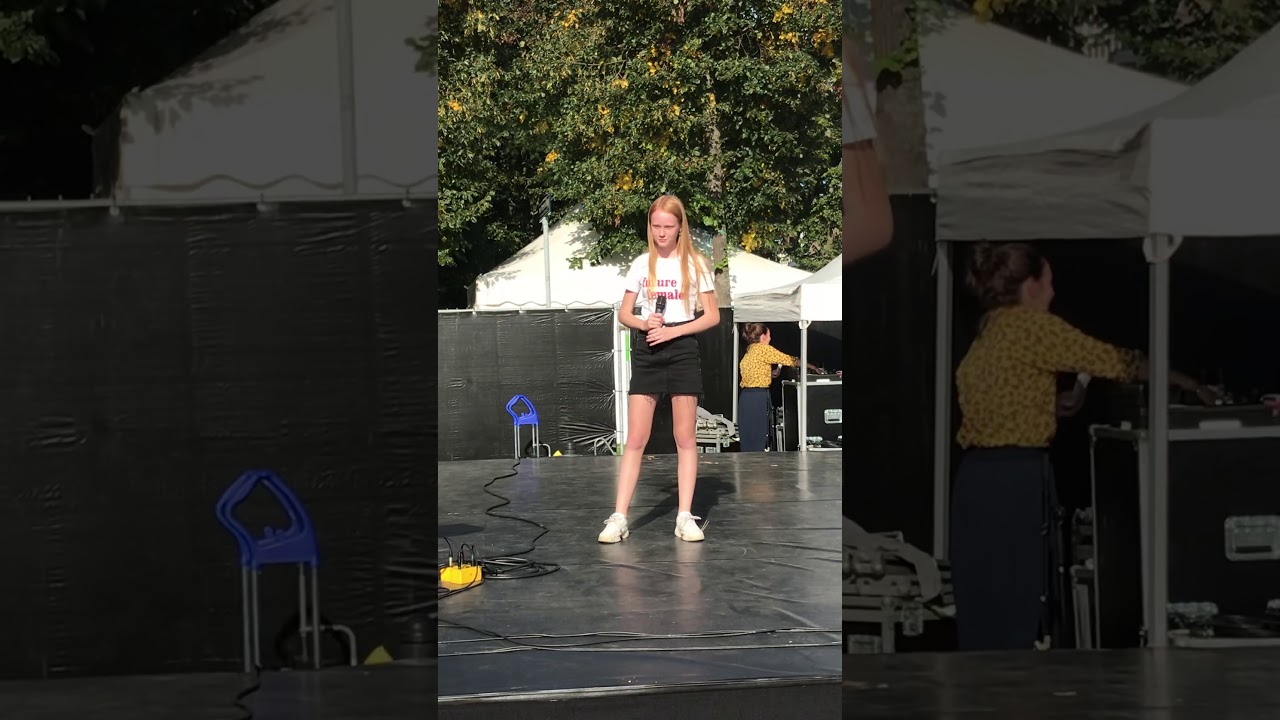 Optreden Roos Steenbergen tijdens Strandwalfestival Rijswijk