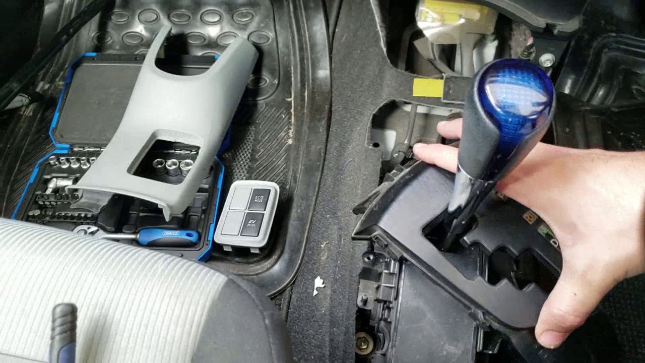 Toyota Aqua/Prius C Gear Bulb Change/Lighting issue in URDU