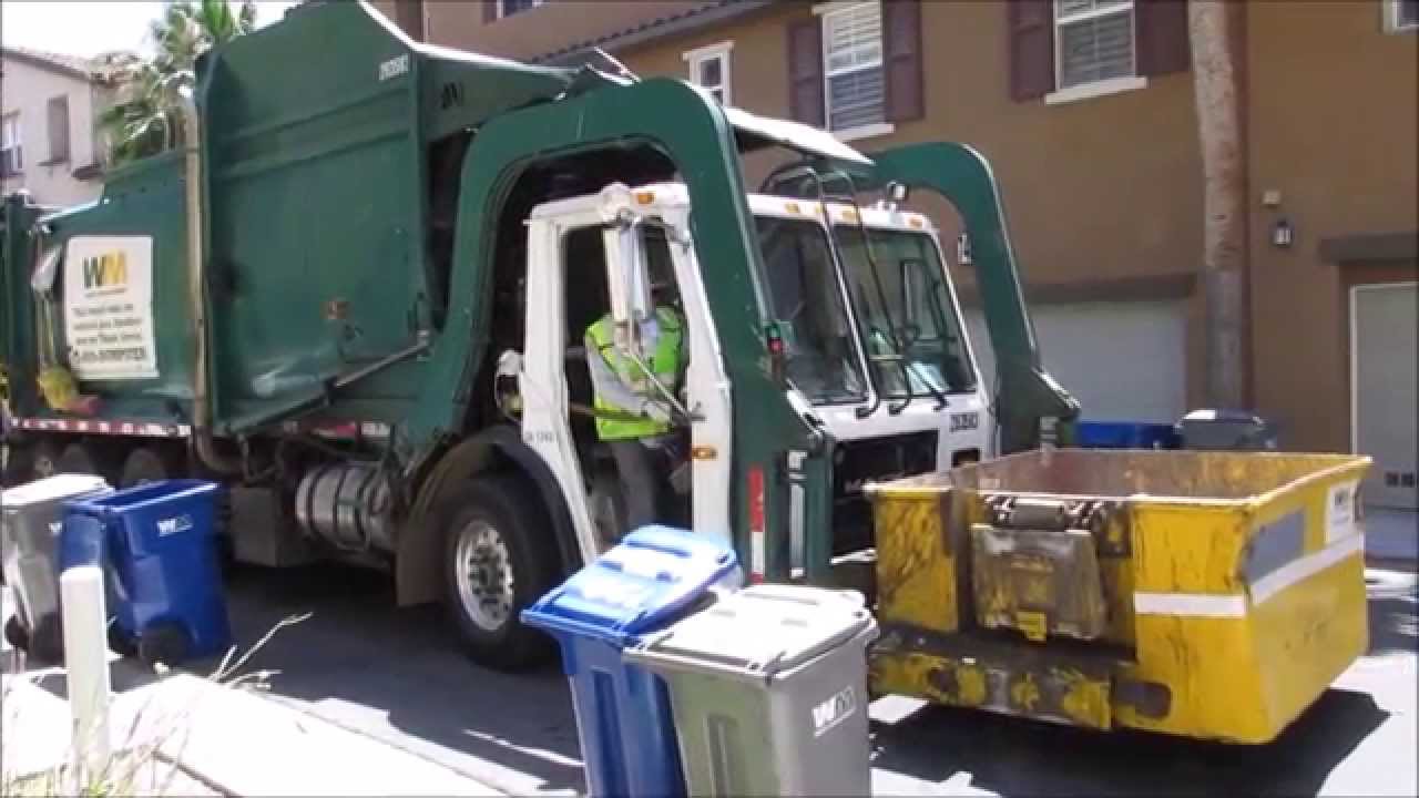 WM- Wittke Front Loader Garbage Truck with Carry Can