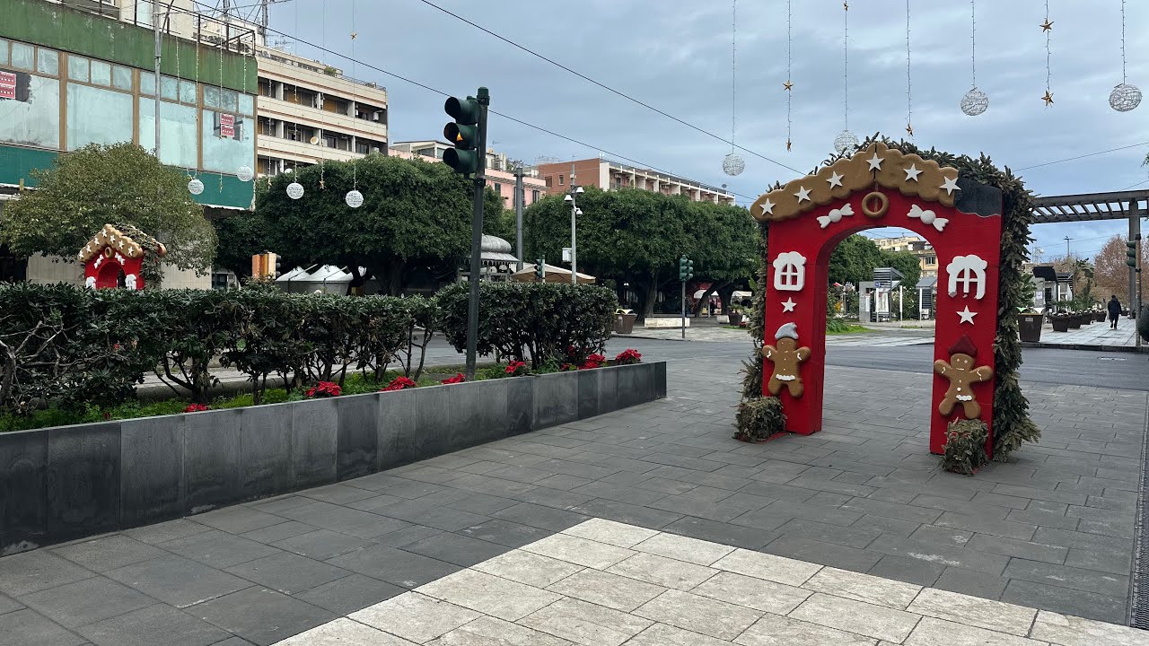 Il primo Natale della nuova isola pedonale di Messina REDAZIONALE