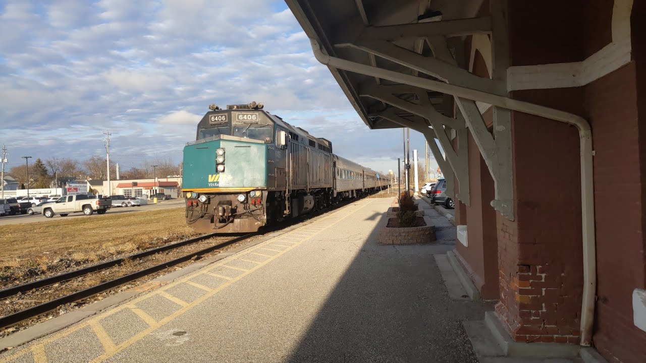 VIA 73 at the Chatham VIA station today. Dec 14, 2022
