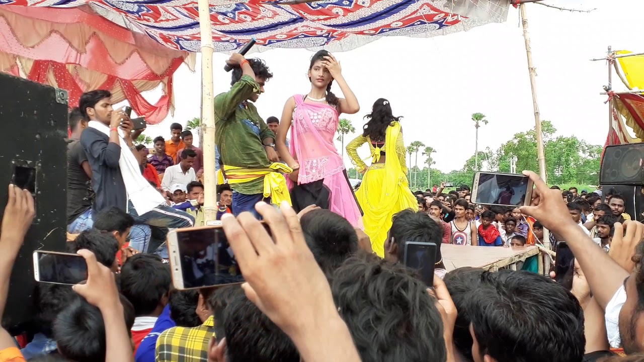 ओम प्रकाश अकेला स्टेज प्रोग्राम किए थे महावतपुर में बहुत अच्छा लगा इसके वजह से  सब्सक्राइब कमेंट लाइ