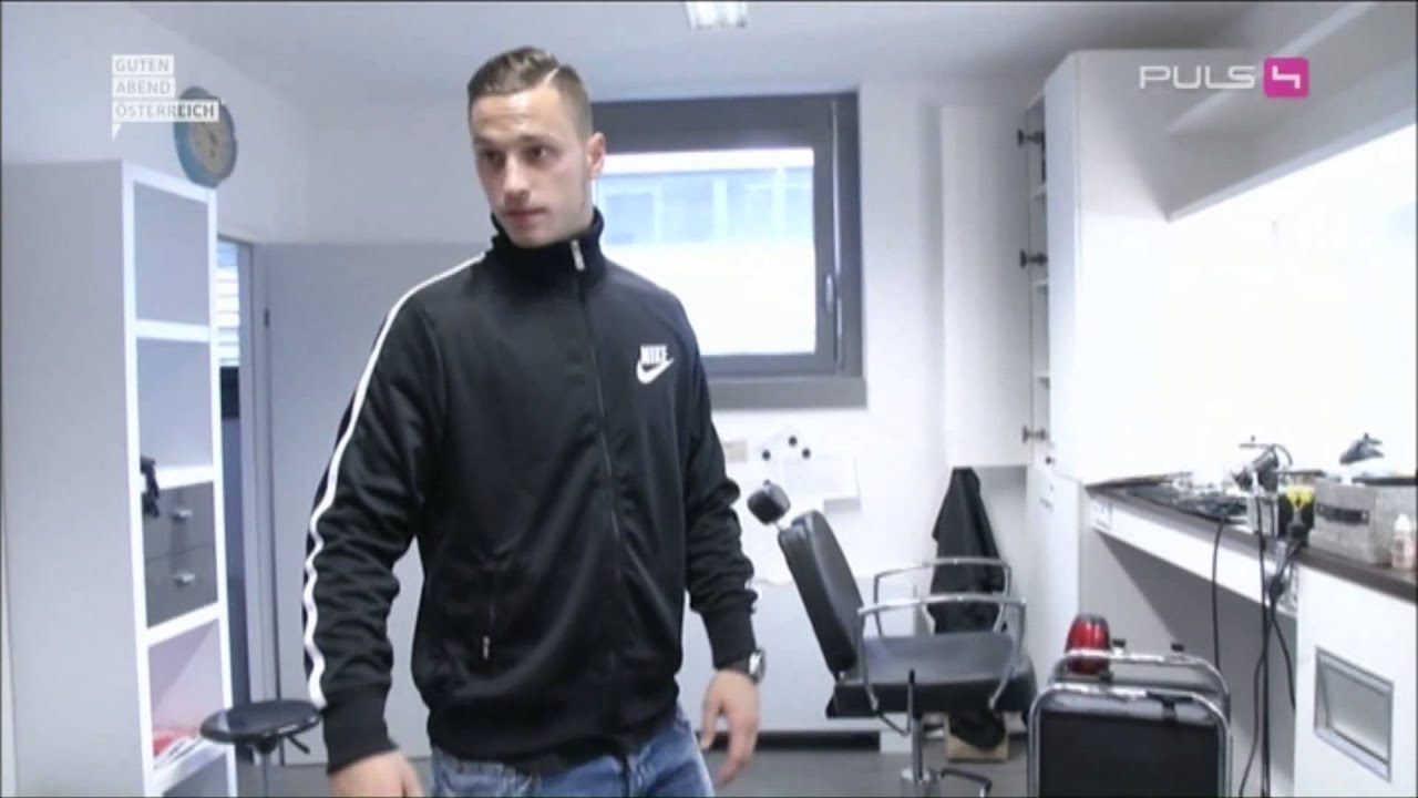 Arnautovic  Besuch bei Käfig League am Kapaunplatz