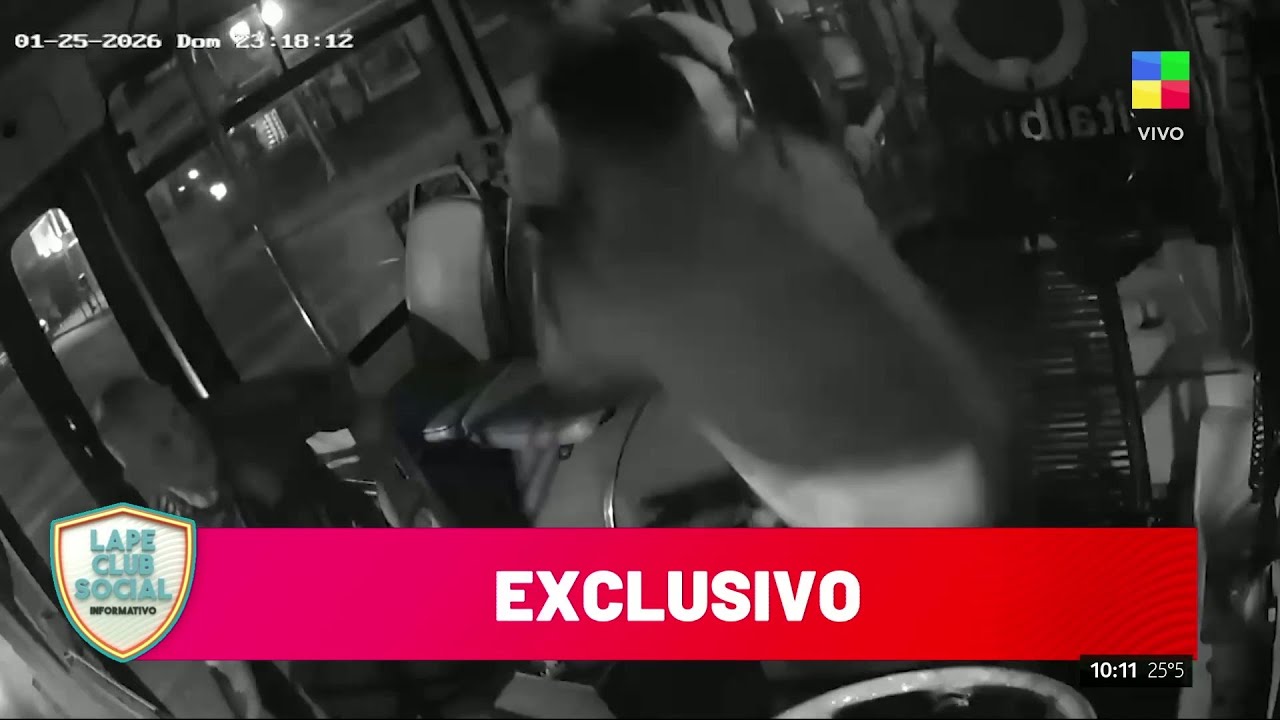 🔴 Un CHOFER a las piñas arriba del colectivo con un pasajero