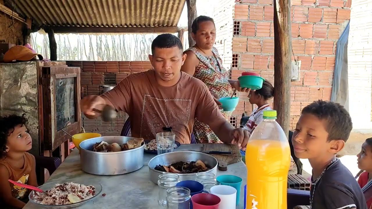 O ALMOÇO DA FAMÍLIA TRÊS RIACHOS BAIÃO DE DOIS COM CARNE FRITA