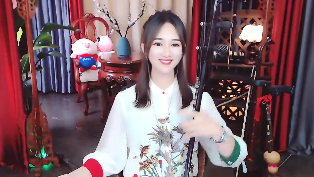 小E二胡演奏《伤离别》，淡淡的离别之情。爱情就像书中情节，从一开始爱到最后情缘幻灭。用一生痴情换，一幕悲剧伤离别。