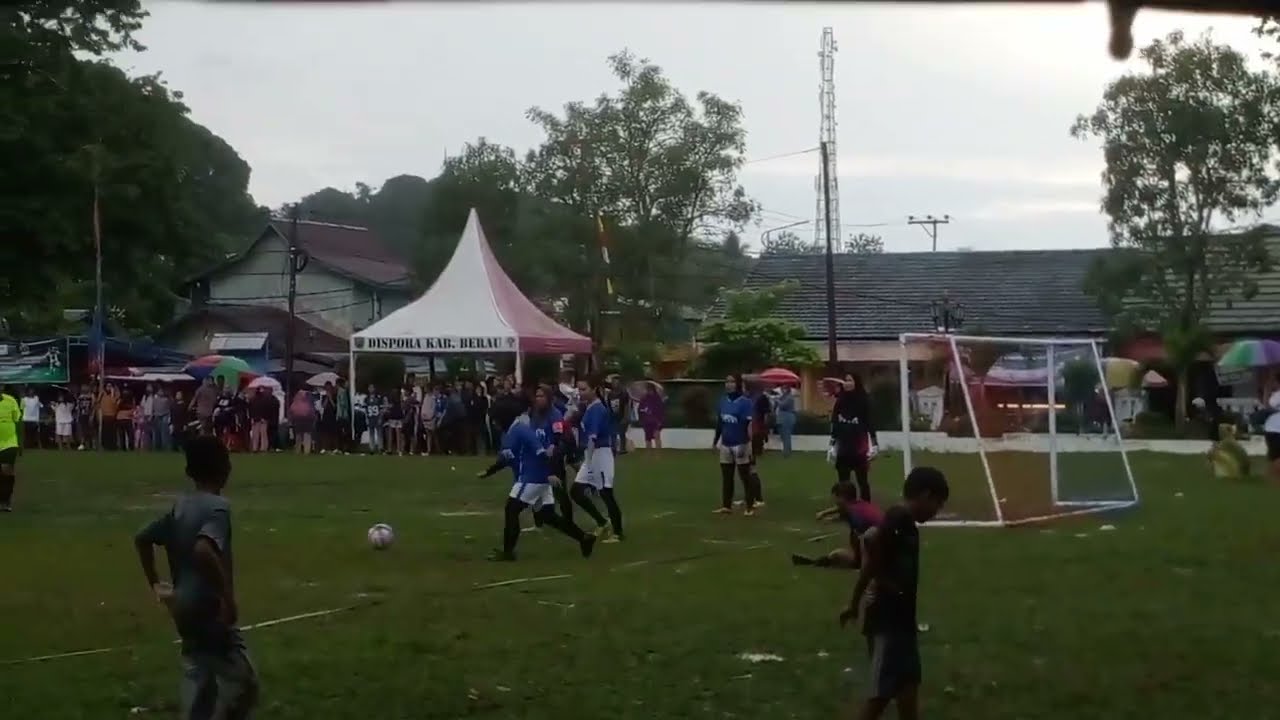 Sepak bola wanita garuda birang vs umkm teluk bayur (5-1)