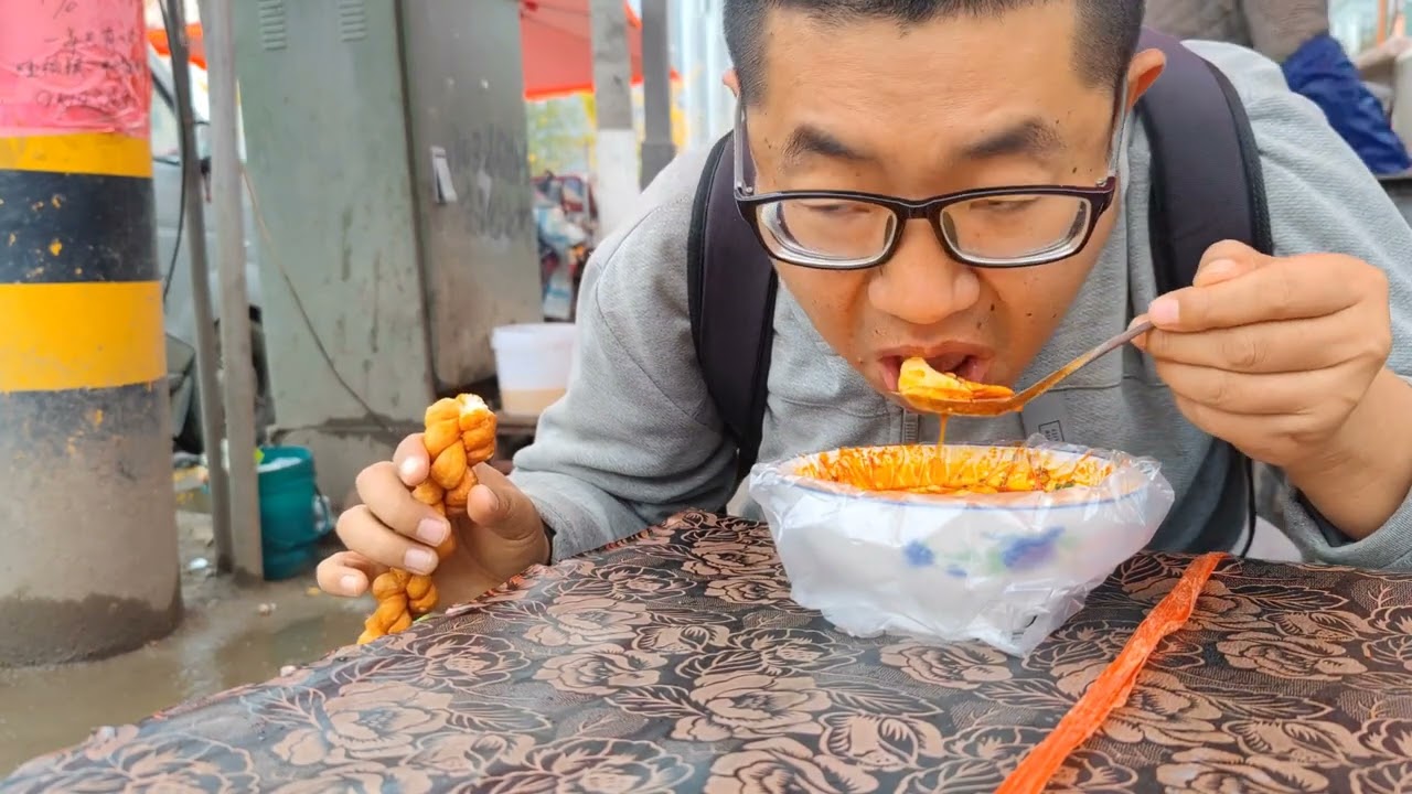 陕西千年古镇哑柏镇，赶集日摆摊的人都是手艺人，地方特色美食多#赶集日 #赶集 #哑柏镇 #市井生活 #旅游