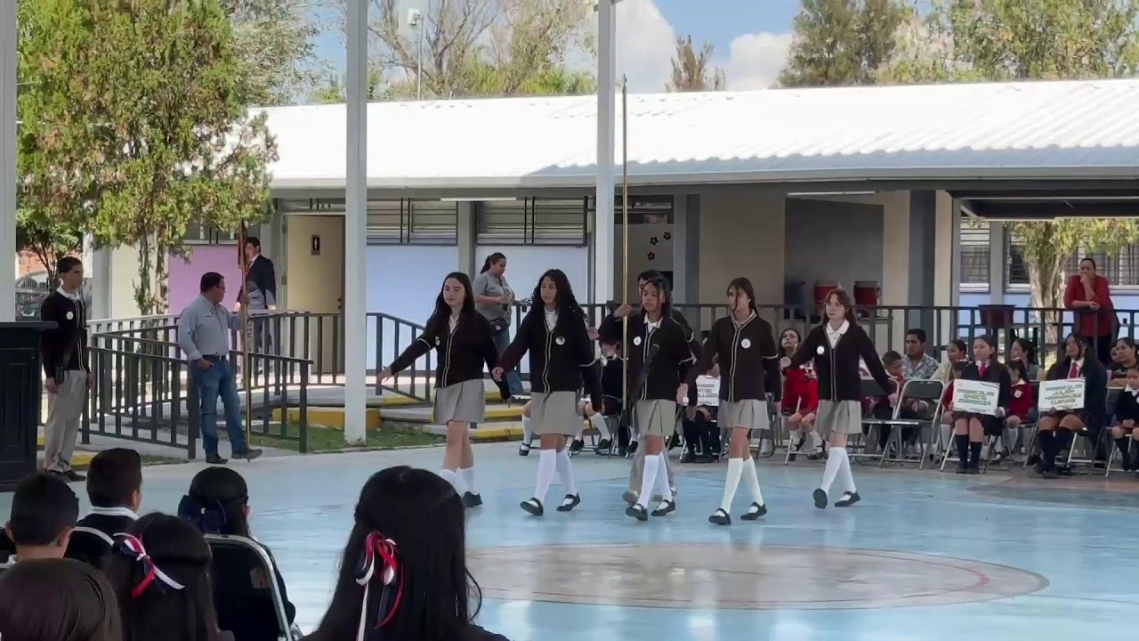 Presentación de escoltas en la Secundaria Foránea 33 en el marco de los 40 años de su fundación.