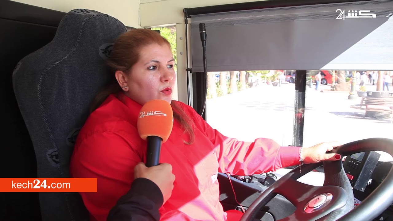 أول حافلة كهربائية سياحية بمراكش تقودها امرأة