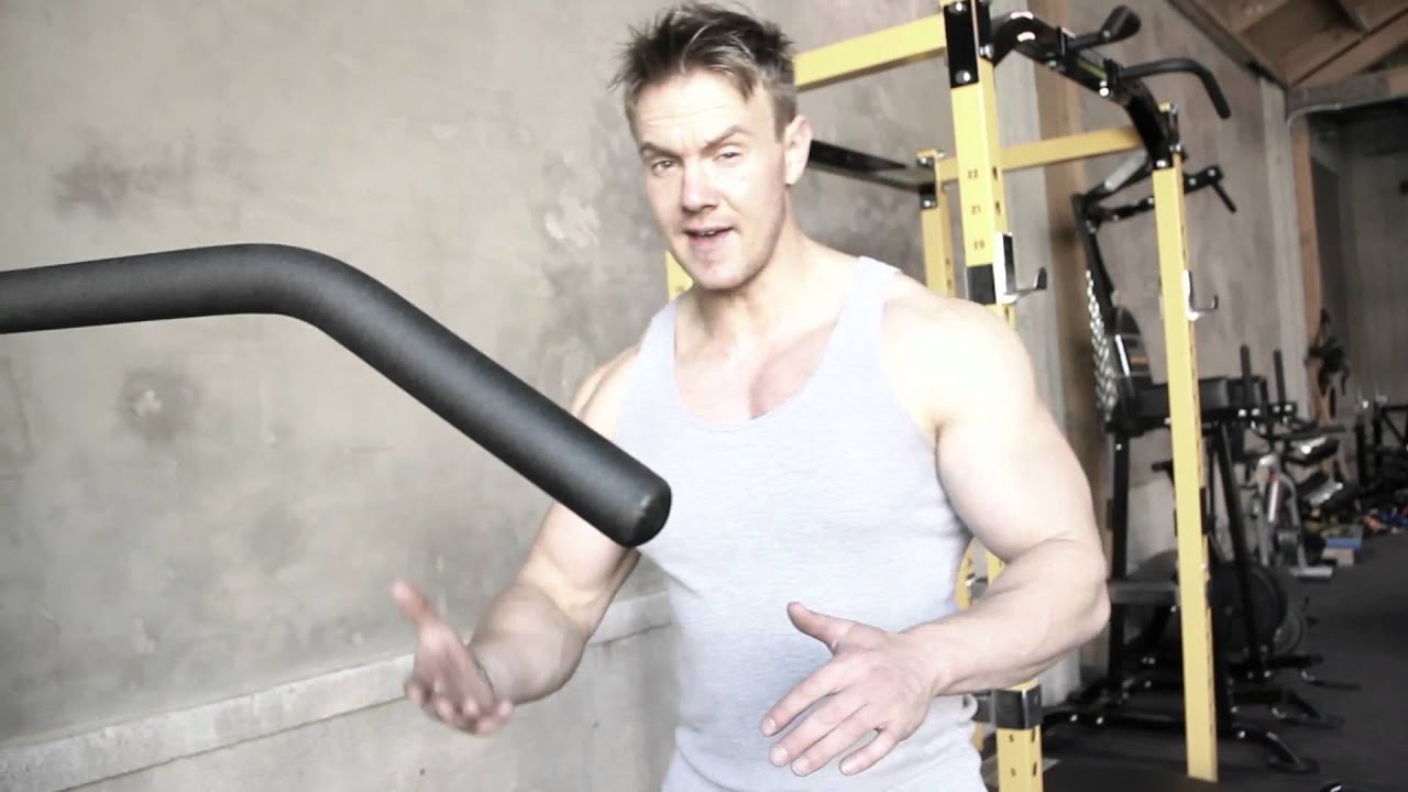 Bodybuilding -  Rob Riches Tricep Workout on Powertec Power Rack & LeverGym