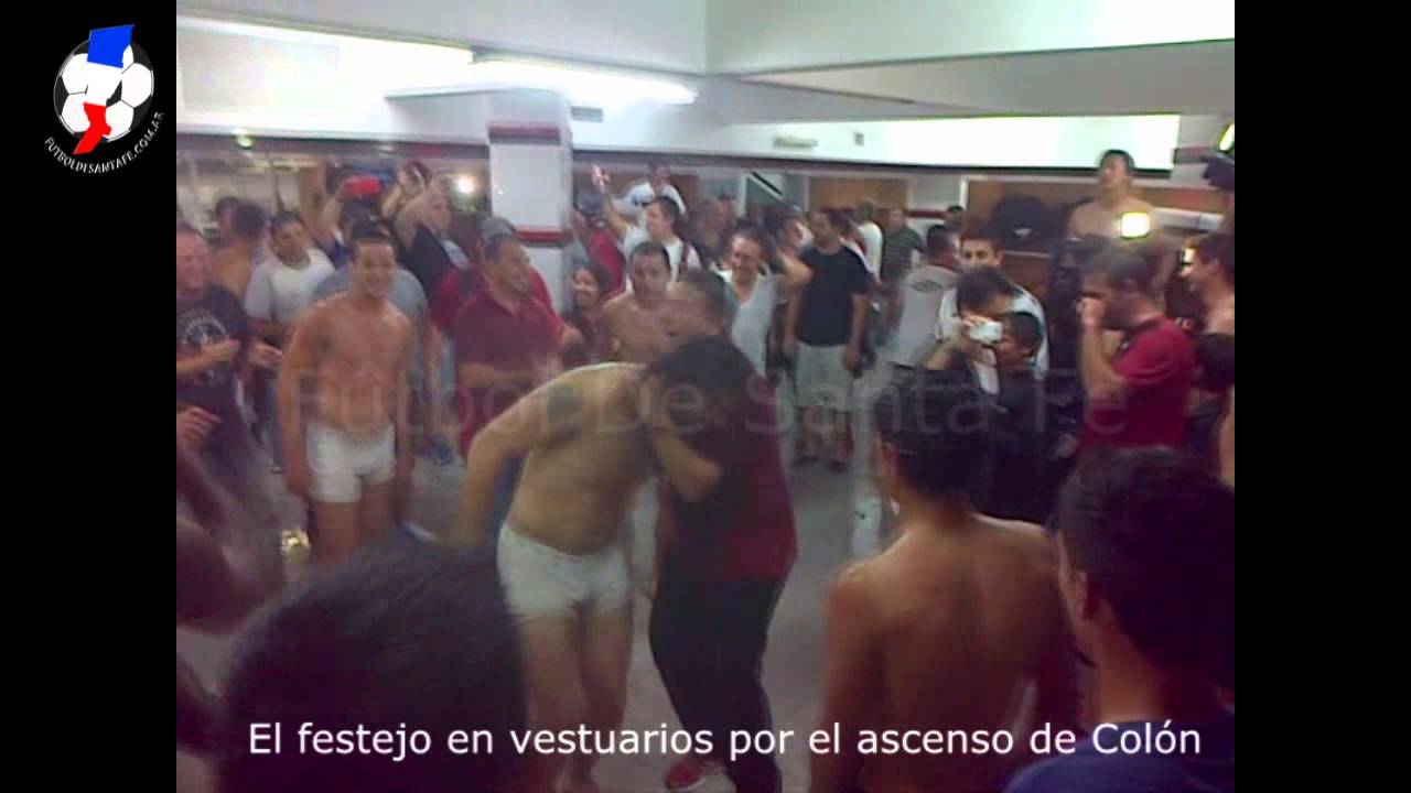 Festejos en vestuarios de Colón por el ascenso