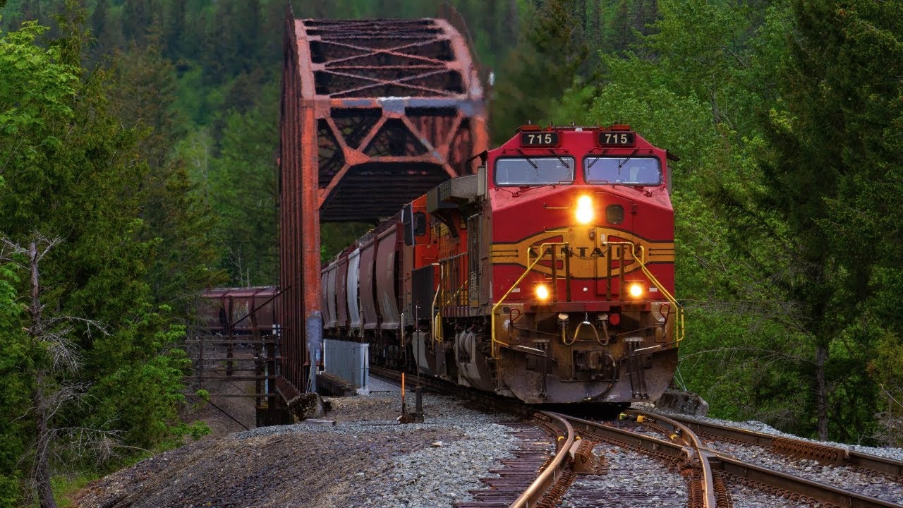 Railroading Action in the Cascade Mountains on the BNSF Stampede Subdivision!