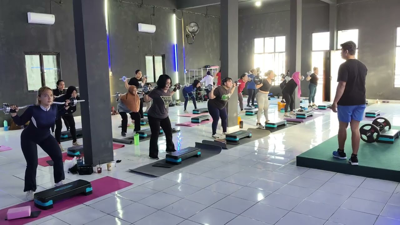 Dan marii kita jaga kesehatan yang diberi Tuhan dengan sekuat tenaga  #mamakgym