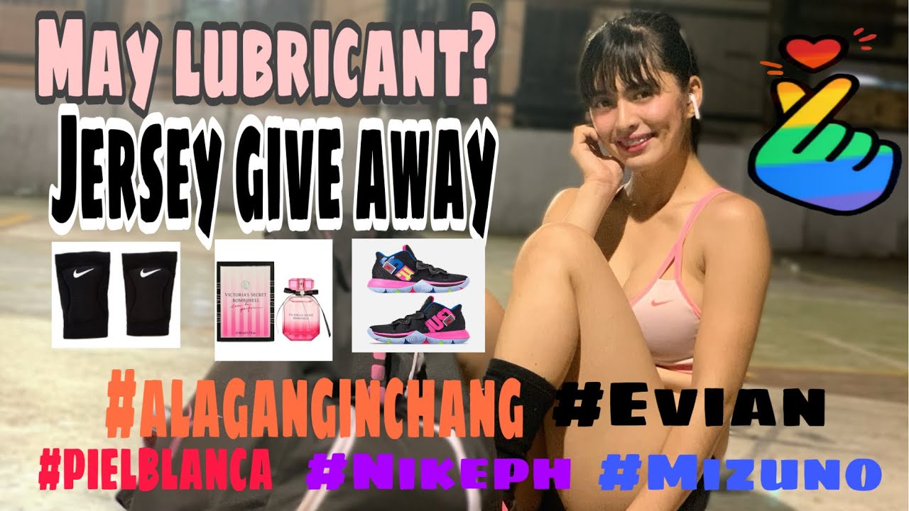 What's in my VOLLEYBALL BAG. Jersey give away. (Lubricant?)