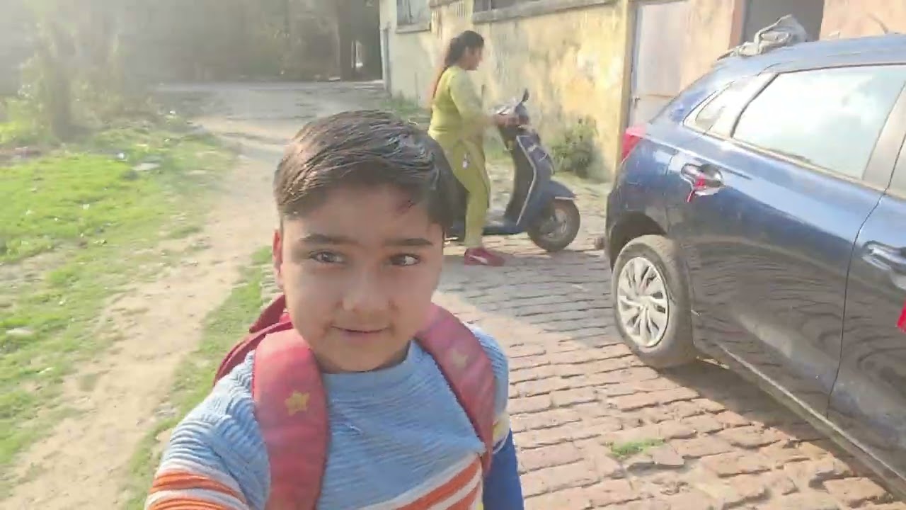 Apni gadi p hath saaf krna