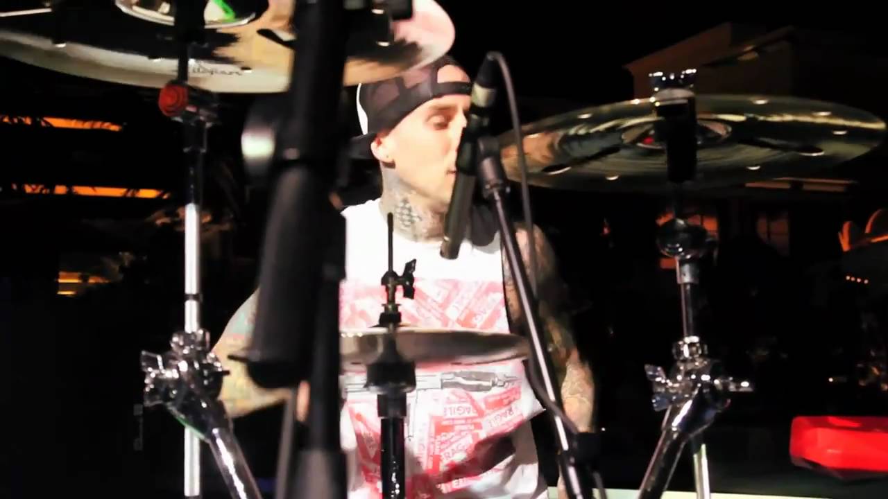 Yelawolf ft. Travis Barker - Billy Crystal_ Good To Go at XS Nightclub [www.keepvid.com].mp4