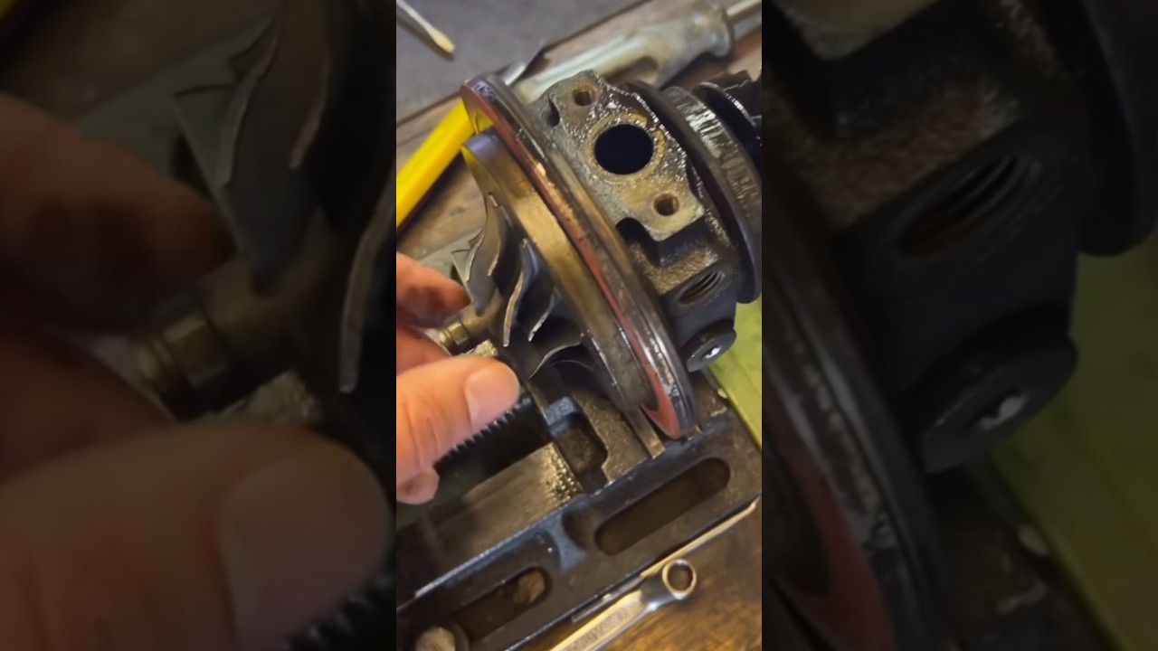 Replacing the turbine cartridge. #turbo #turbina #turboford